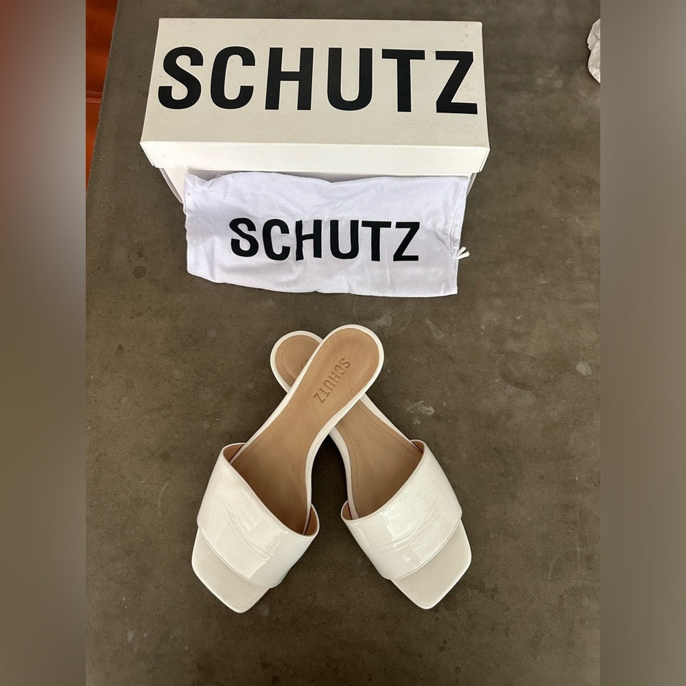Stylish SCHUTZ kitten heel. Only worn once!